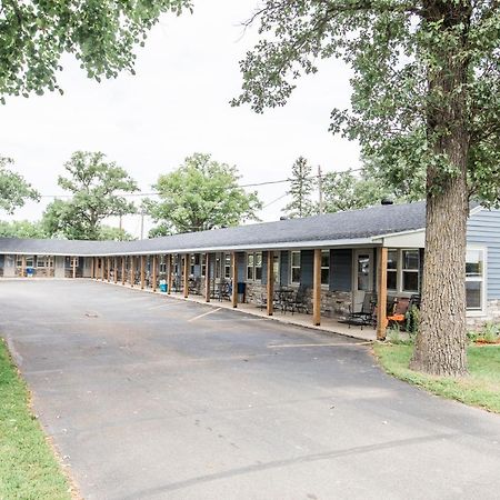Lakes Inn Detroit Lakes Esterno foto