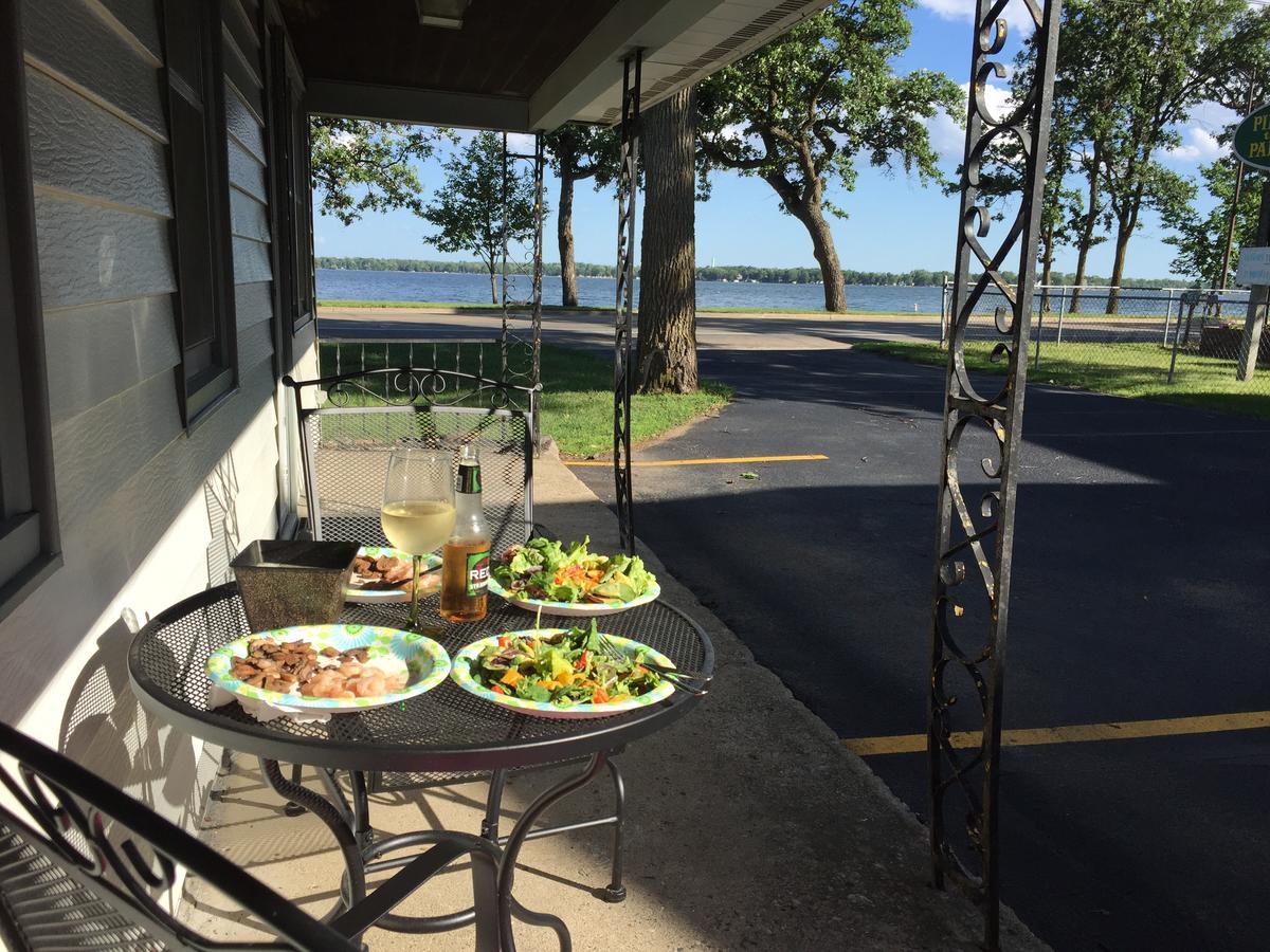Lakes Inn Detroit Lakes Esterno foto