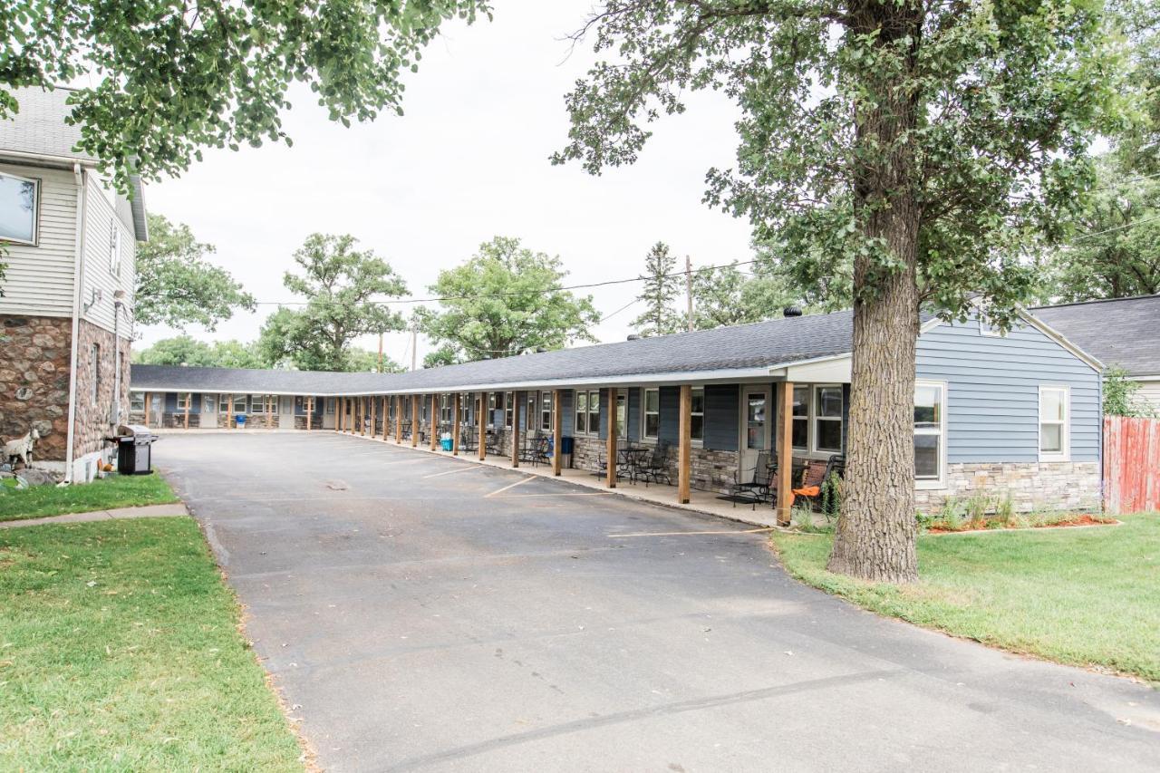 Lakes Inn Detroit Lakes Esterno foto