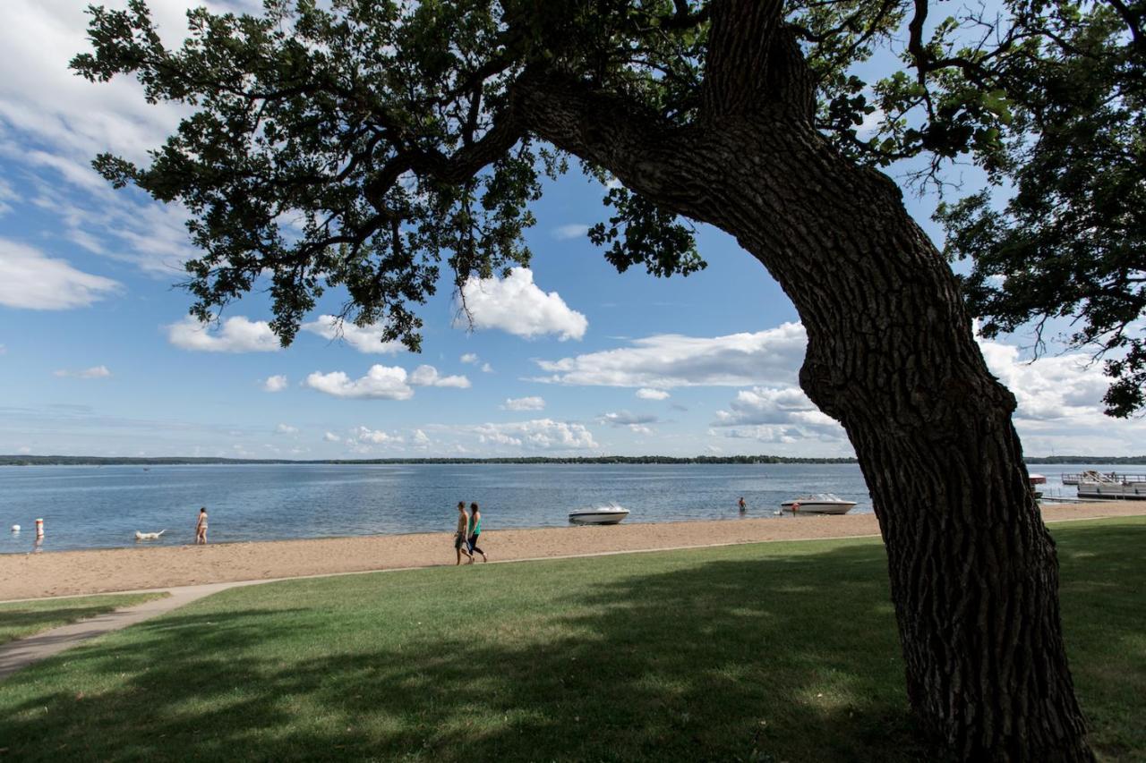 Lakes Inn Detroit Lakes Esterno foto