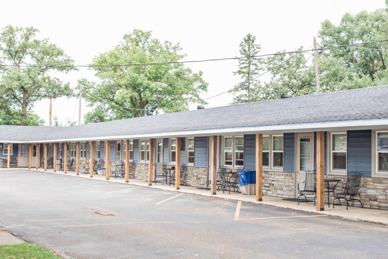 Lakes Inn Detroit Lakes Esterno foto