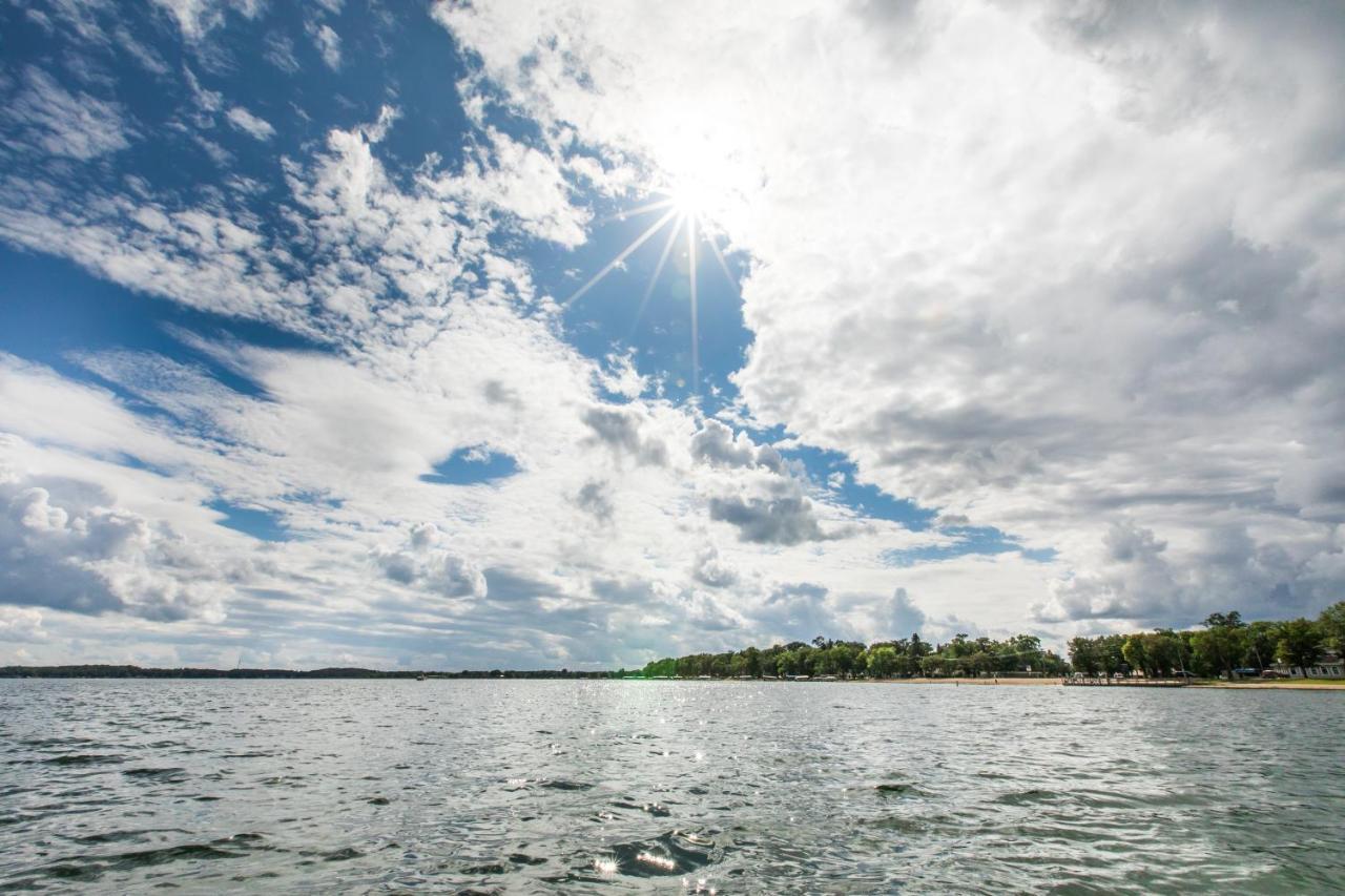 Lakes Inn Detroit Lakes Esterno foto